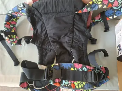 Portabebés ergonómico Ergobaby floral - miniatura 4