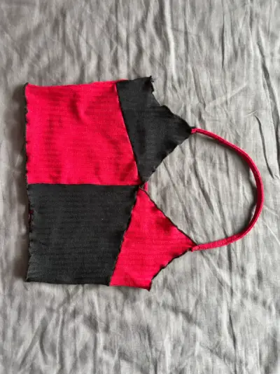Top de punto rojo y negro para mujer - miniatura 1