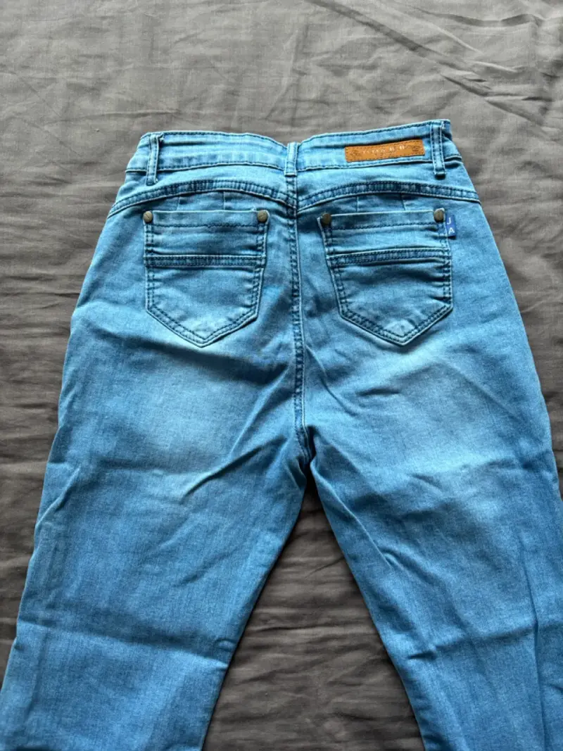 Jeans de mezclilla azul para mujer - 2