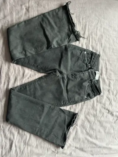 Jeans negros desgastados para mujer - miniatura 1