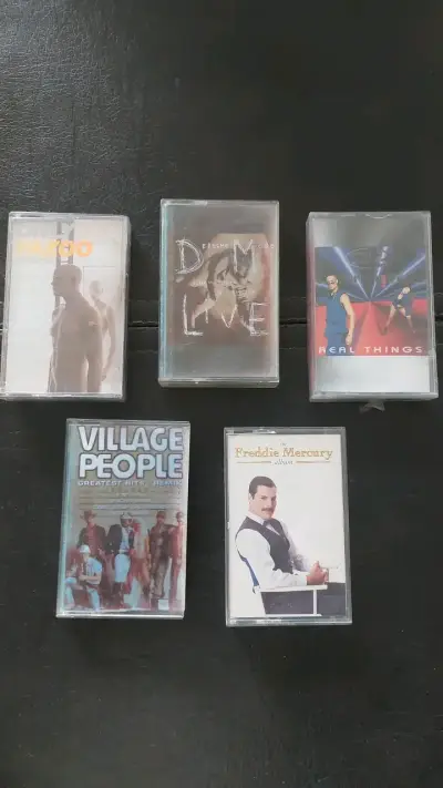 Lote de cassettes musicales variados - miniatura 1