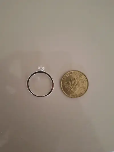 Anillo Solitario De Plata Ley 925. - miniatura 4