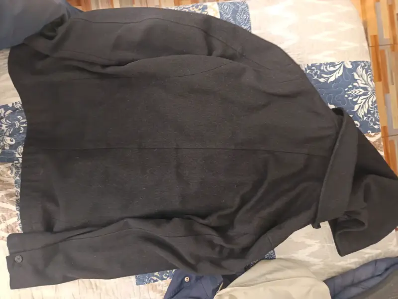 Abrigo negro con capucha para hombre - 4