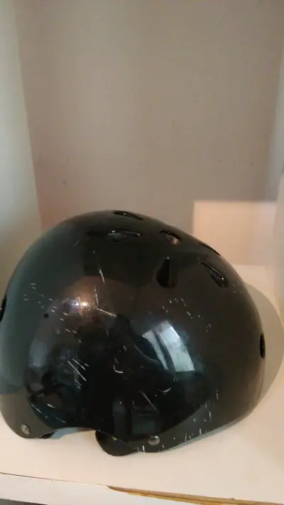 Casco de bicicleta negro Roda con ventilación - miniatura 4