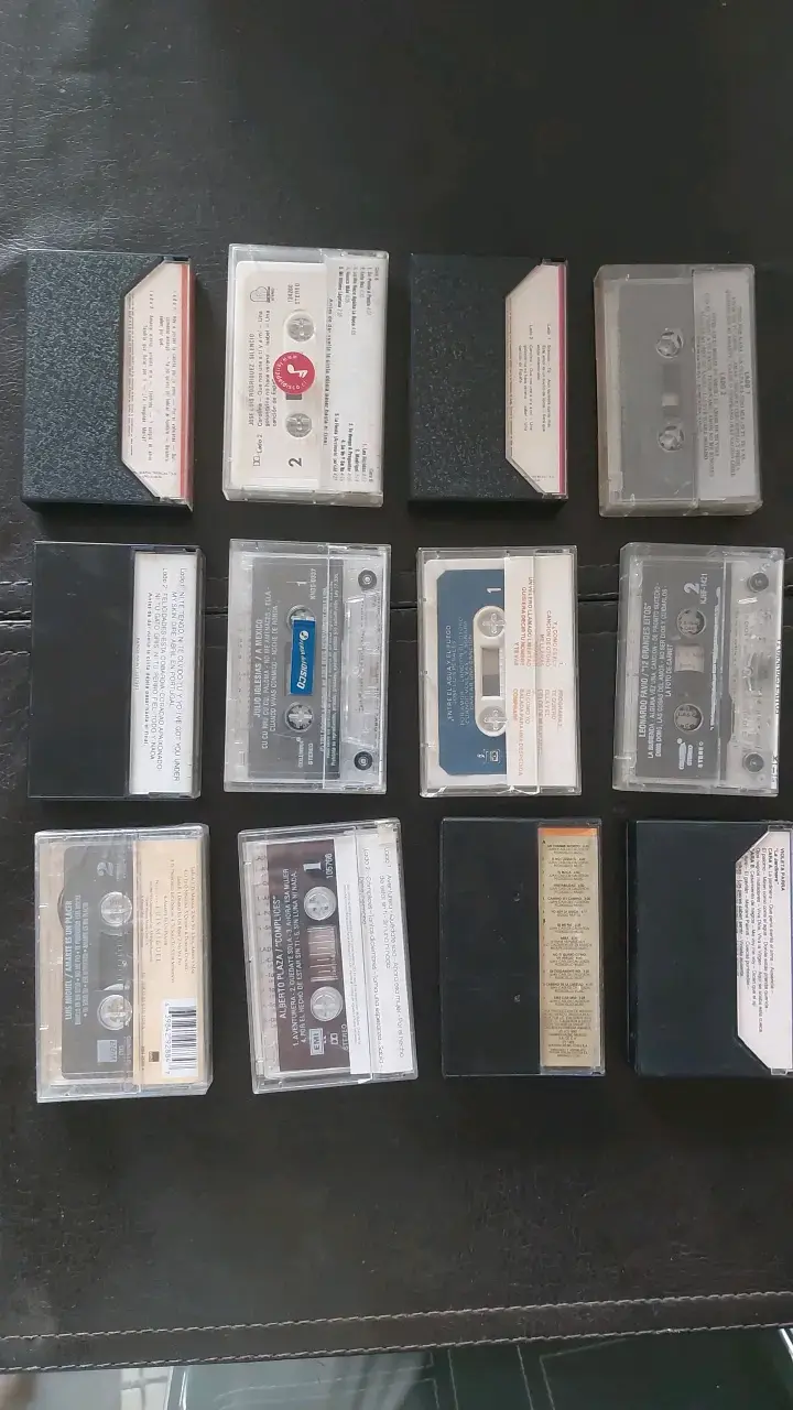 Colección de cassettes de música latina - 2