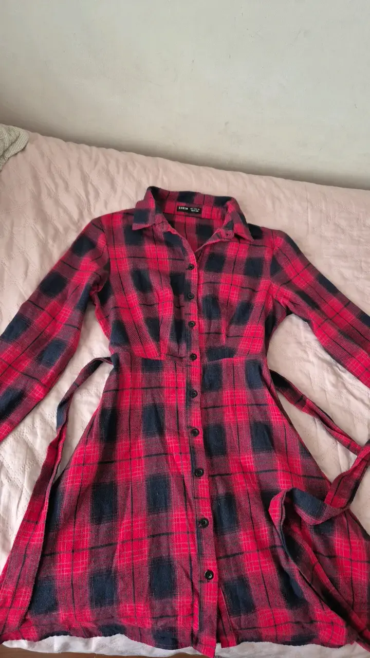Vestido camisero de cuadros rojo y negro