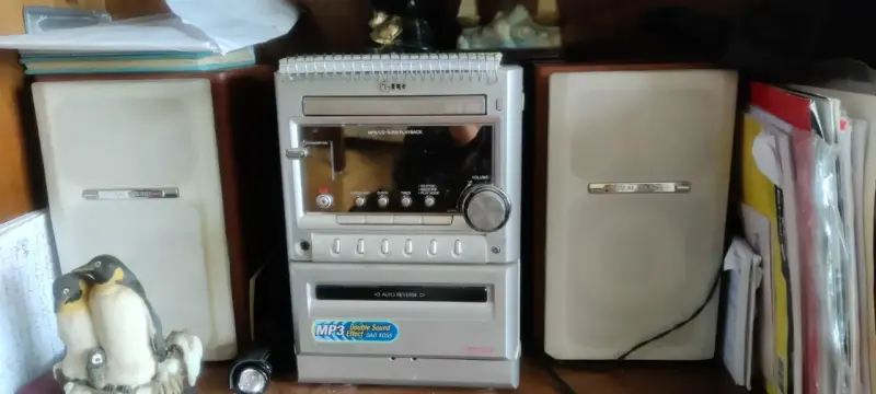 Equipo de sonido Aiwa con reproductor de CD y MP3