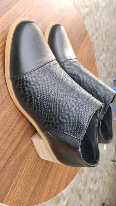 Botines de cuero negro con tacón MD Shoes - miniatura 1
