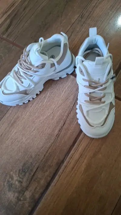 Zapatillas deportivas blancas - miniatura 1
