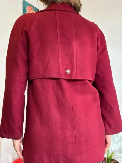 Abrigo de lana burdeos para mujer - miniatura 2