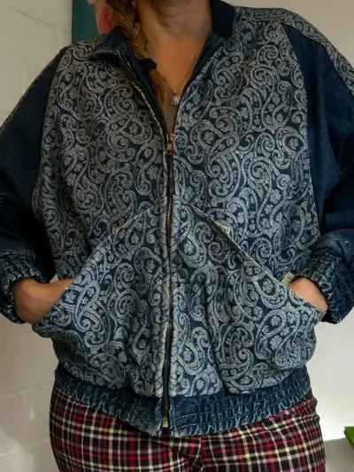 Chaqueta de mezclilla con diseño vintage paisley - miniatura 1
