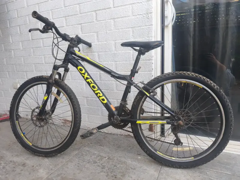 Bicicleta Oxford de montaña negra y amarilla