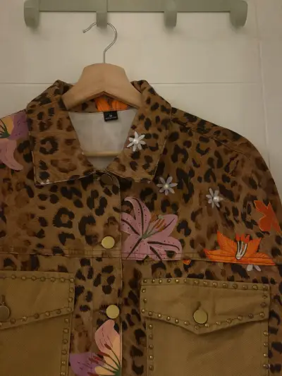 Chaqueta de Jeans Animal Print con Flores - miniatura 3