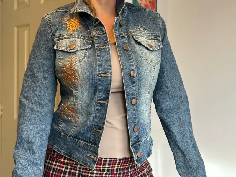 Chaqueta de mezclilla con detalles dorados Fubu - 1