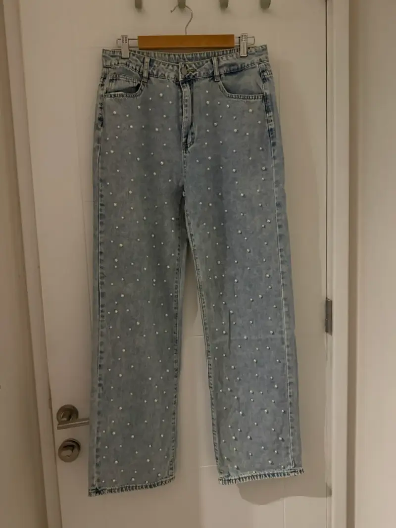 Jeans celeste con perlas decorativas - 2