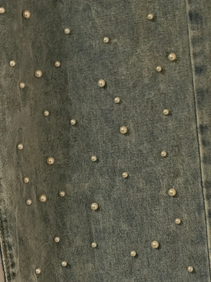 Jeans celeste con perlas decorativas - 5