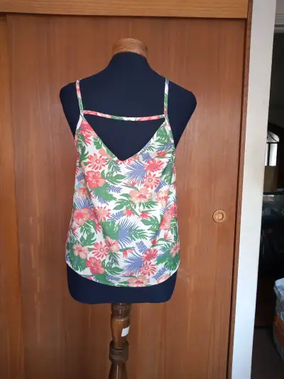 Blusa de tirantes con estampado floral - miniatura 2