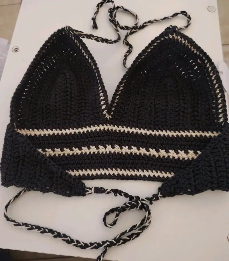 Top de crochet azul marino con diseño artesanal - 2