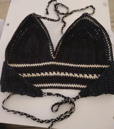 Top de crochet azul marino con diseño artesanal - miniatura 2