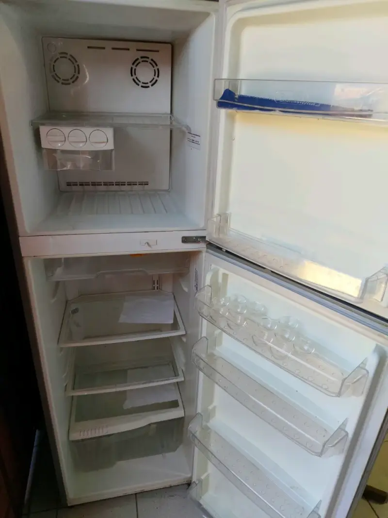 Refrigerador Mademsa de dos puertas en buen estado - 3