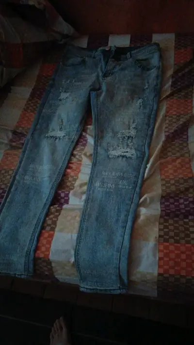 Jeans desgastados para hombre en buen estado - miniatura 1