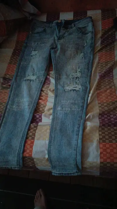 Jeans desgastados para hombre en buen estado - miniatura 2