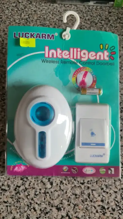 Timbre inalámbrico Luckarm con control remoto - miniatura 1