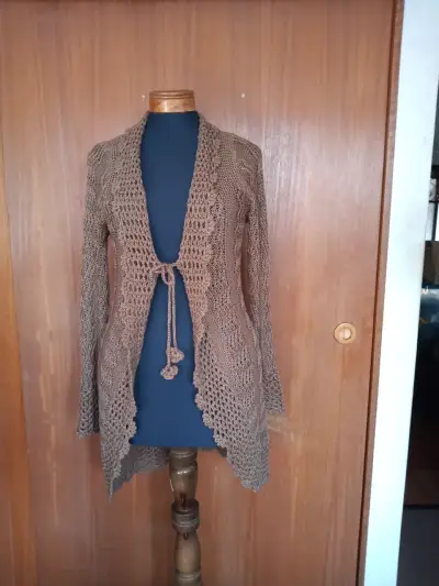 Cárdigan tejido a crochet color marrón - miniatura 1