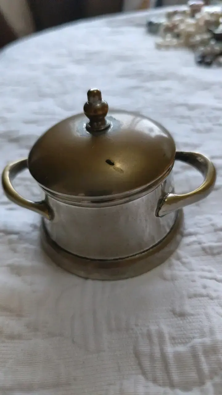 Azucarero de metal vintage con tapa