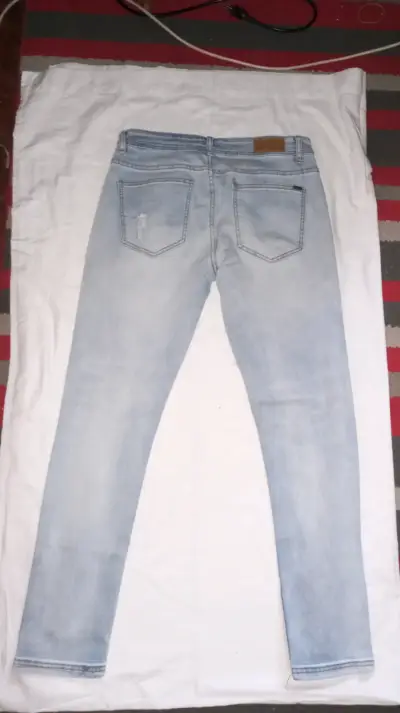 Jeans celestes desgastados Bearclif para hombre - miniatura 2