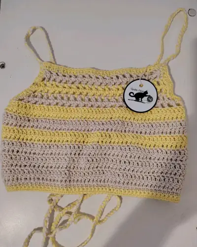 Top tejido a crochet amarillo y beige - miniatura 1
