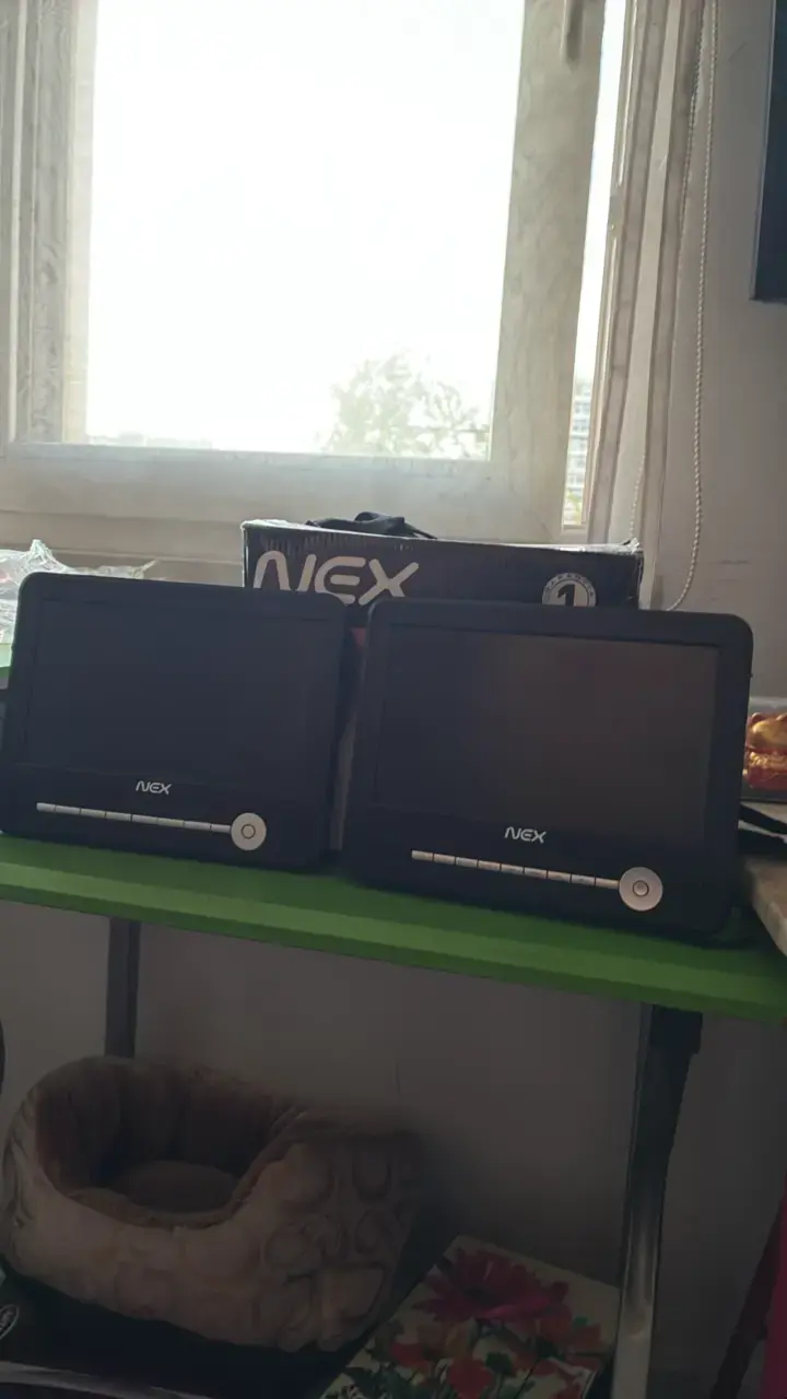 Reproductor portátil de DVD dual 9'' Nex - 4