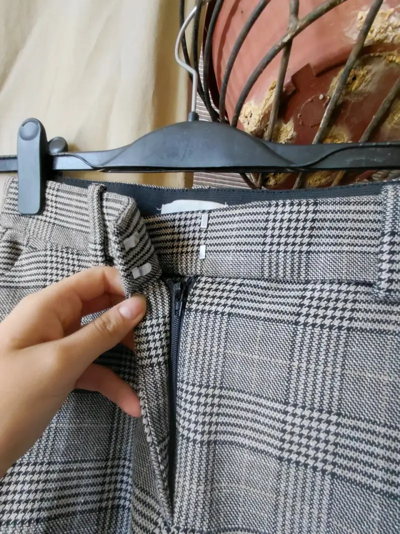 Pantalones de vestir a cuadros gris para mujer - 4