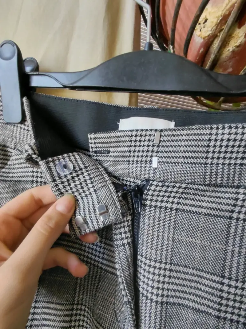 Pantalones de vestir a cuadros gris para mujer - 5