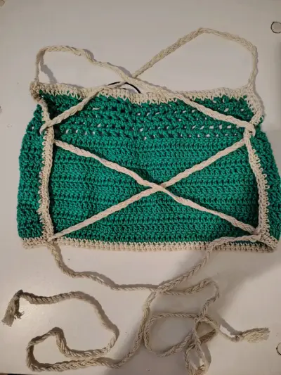 Top tejido a crochet verde y beige - miniatura 2