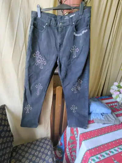 Jeans negros con bordado de cruces George Hombre - miniatura 1