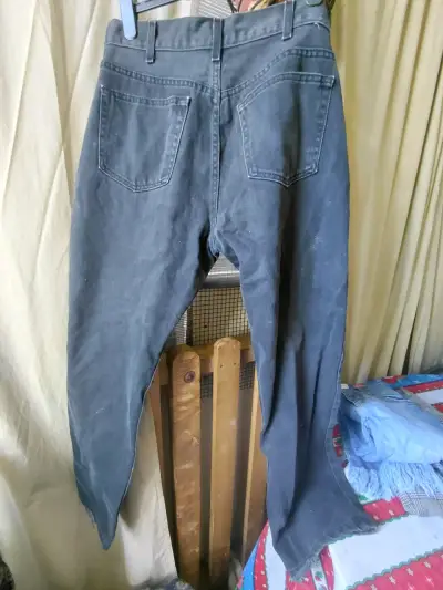 Jeans negros con bordado de cruces George Hombre - miniatura 2