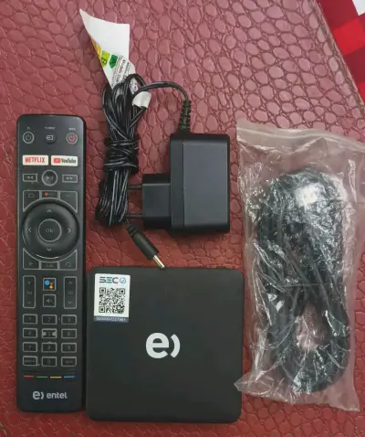 Decodificador Entel con control remoto y accesorios - miniatura 1