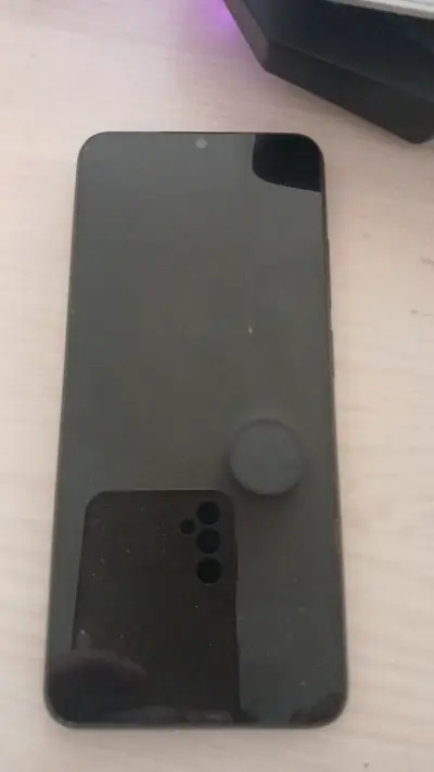 Smartphone Redmi con triple cámara trasera - miniatura 1