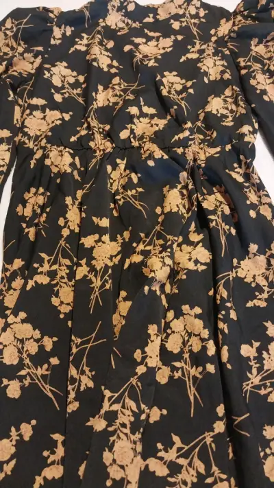 Vestido floral negro y dorado Shein - miniatura 2