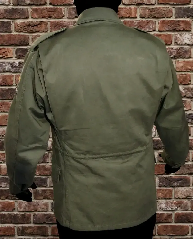 Chaqueta militar verde con parches - 2