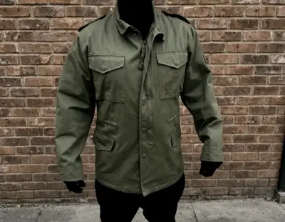 Chaqueta militar verde con parches - miniatura 4