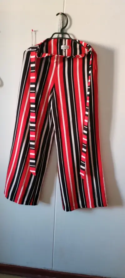 Pantalones culotte a rayas rojas y negras - miniatura 1