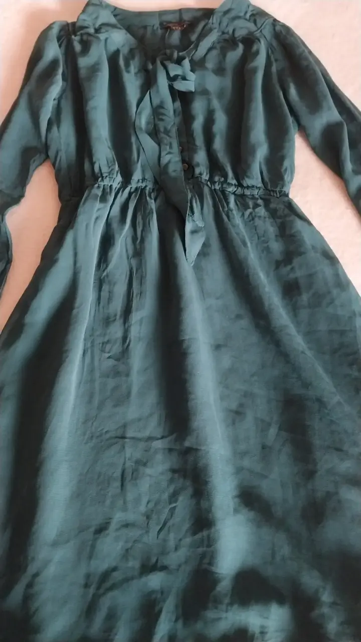 Vestido verde esmeralda con lazo - 2