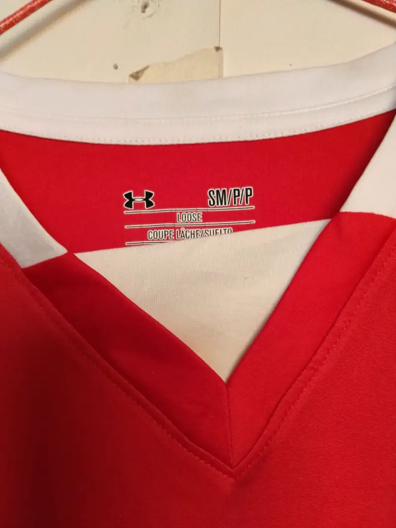 Camiseta deportiva roja Under Armour talla S - 1