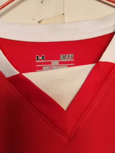 Camiseta deportiva roja Under Armour talla S - miniatura 1