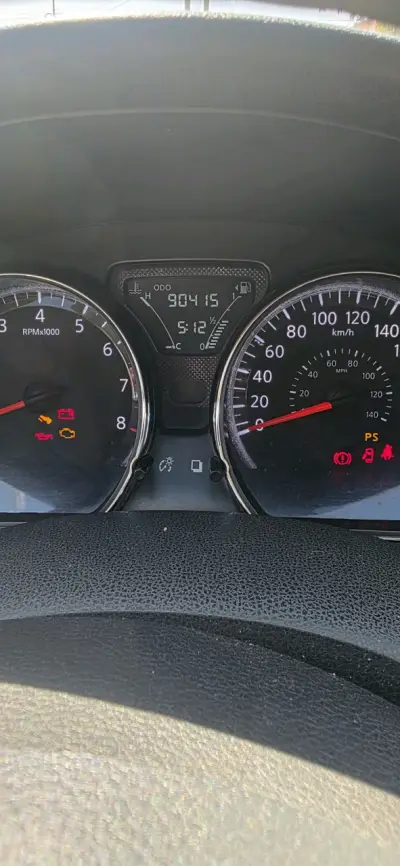 Auto Nissan Versa usado en buen estado - miniatura 1