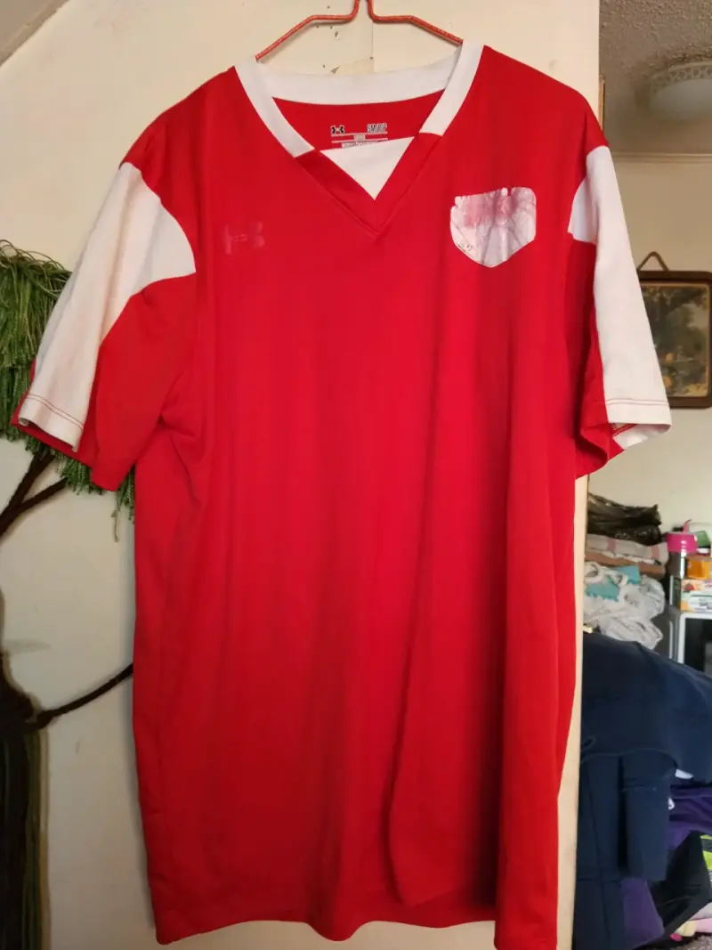 Camiseta deportiva roja Under Armour talla S - 2