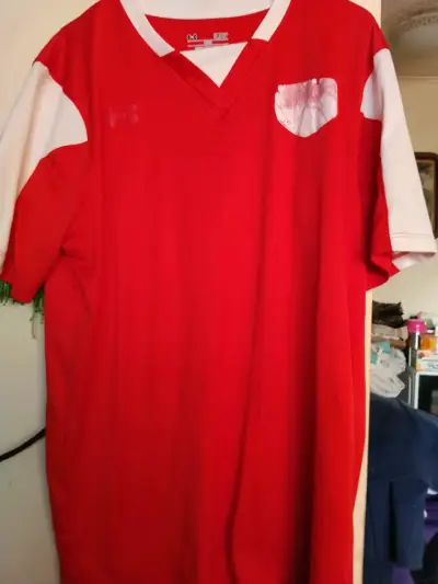 Camiseta deportiva roja Under Armour talla S - miniatura 3