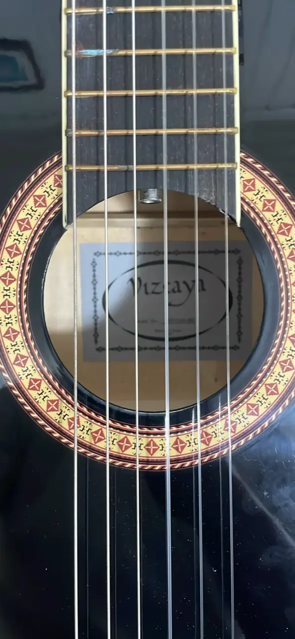 Guitarra clásica negra Vizcaya + afinador - 3